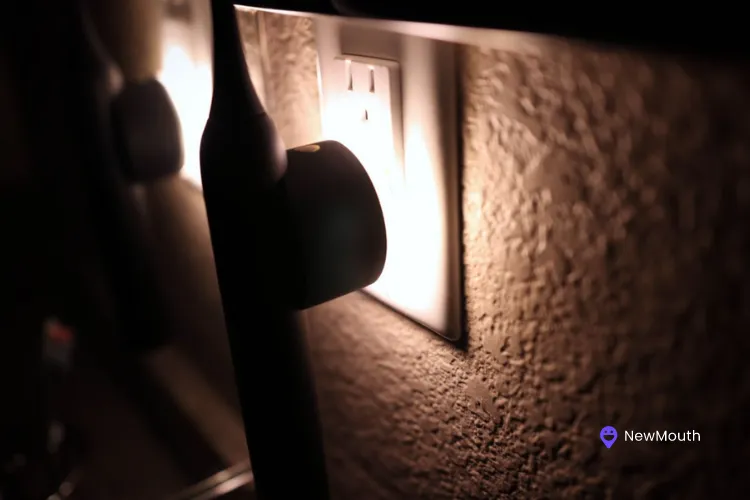 Mode electric toothbrush magnetic charger product shot